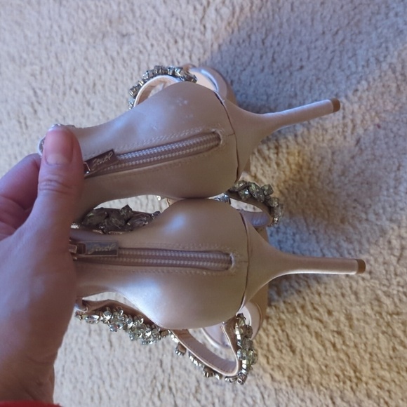 Jewel by Badgley Mischka Gold With Rhinestones Formal Heels Size 10 - Picture 9 of 12
